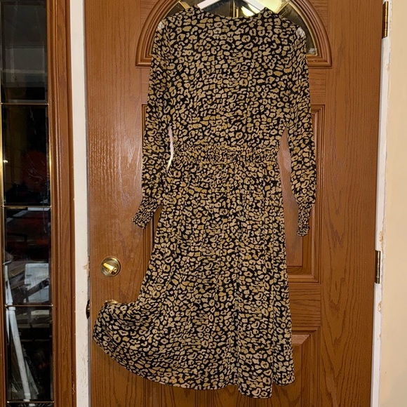 WhoWhatWear Cheetah Print Surplice V-Neck Wrap Long Lantern Sleeve Midi Dress - Picture 13 of 16